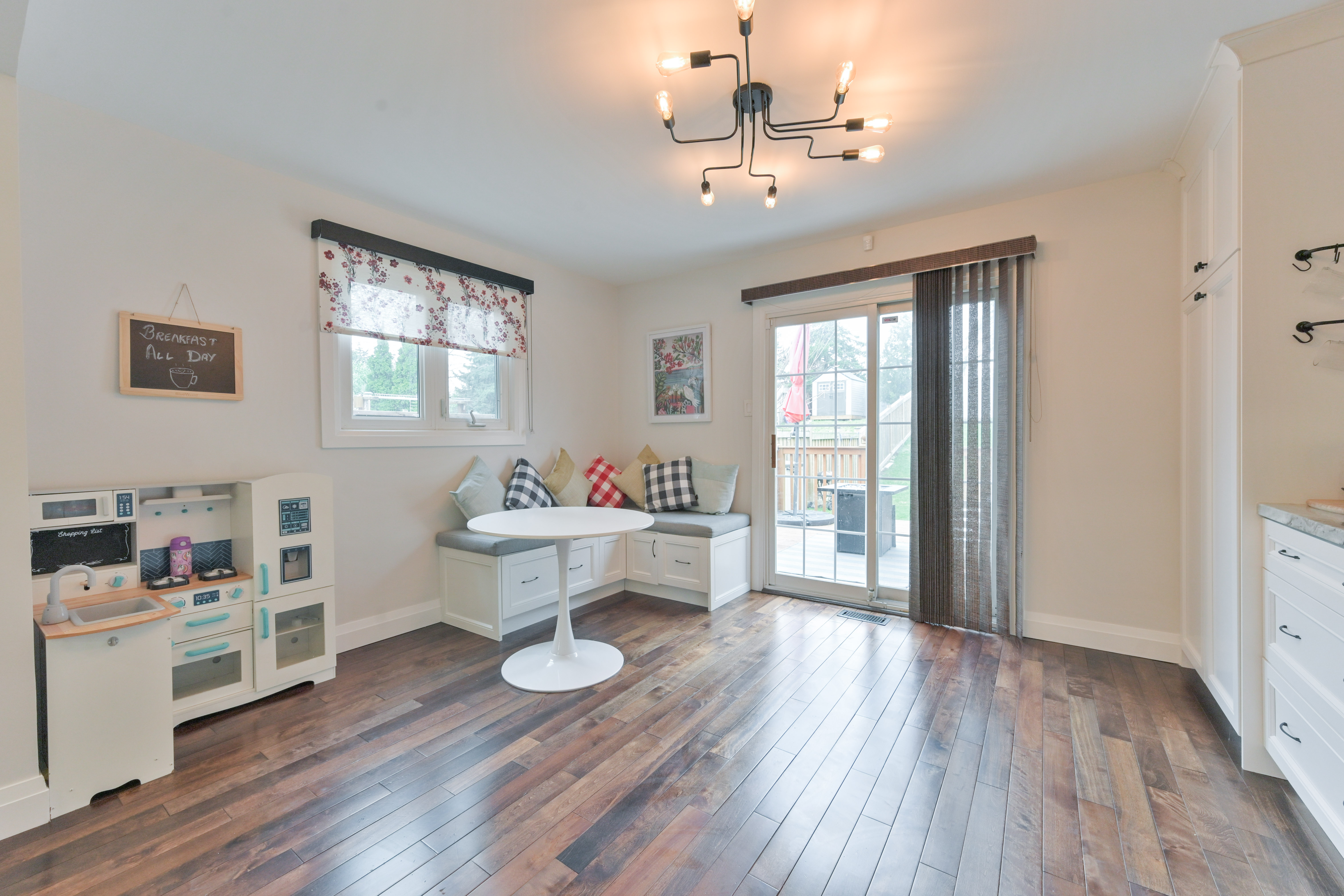 Breakfast nook with bench seating